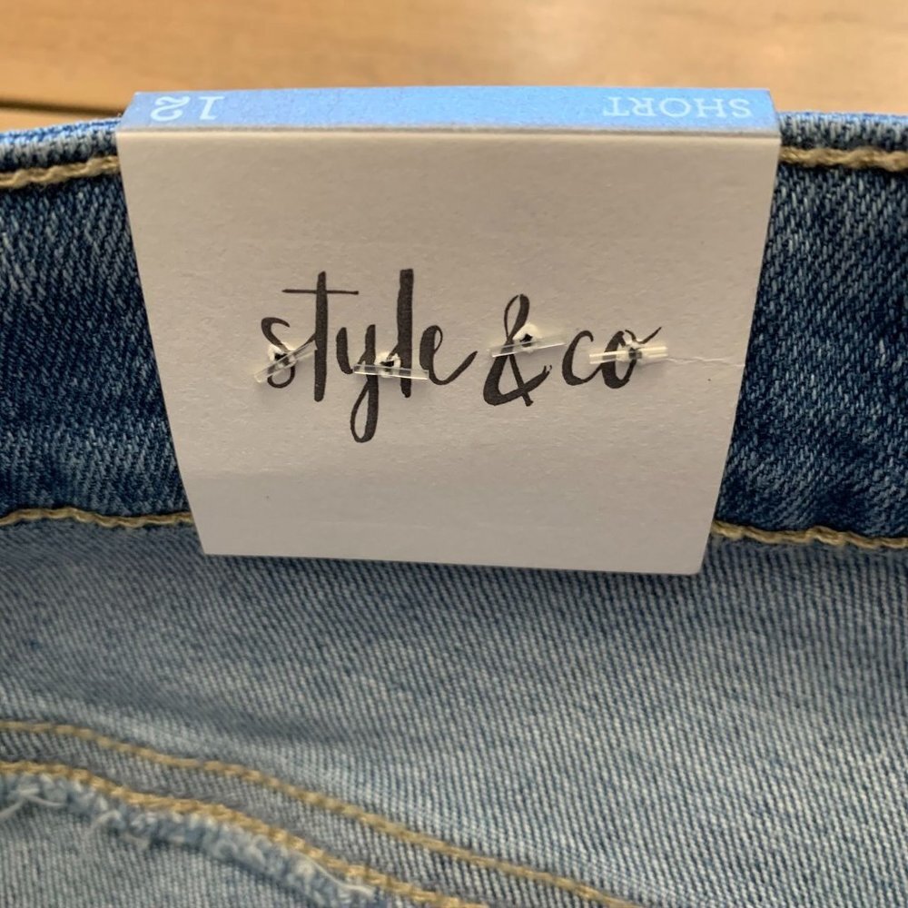 NWT Style & Co. Mid-Rise Denim Light Blue Distressed Belted Shorts size 12 - Picture 4 of 9